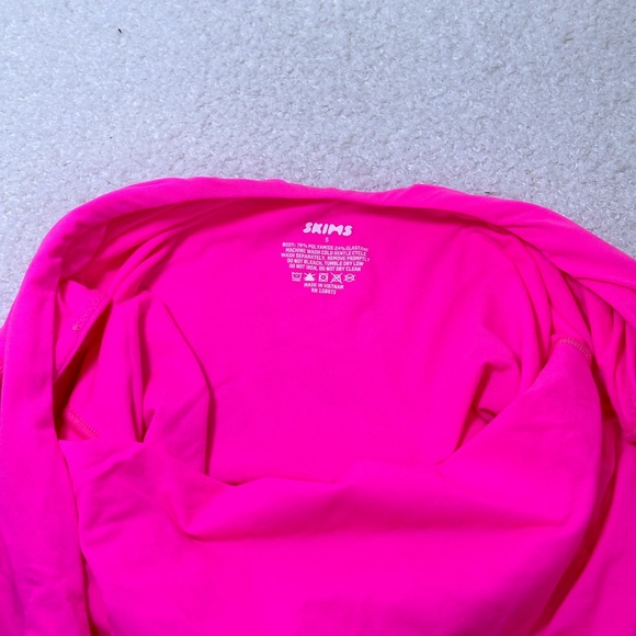 Skims Square Neck Body Suit - Picture 3 of 4